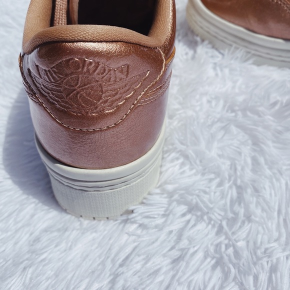 ❌SOLD❌rose gold Nike Air Jordan’s - Picture 3 of 8